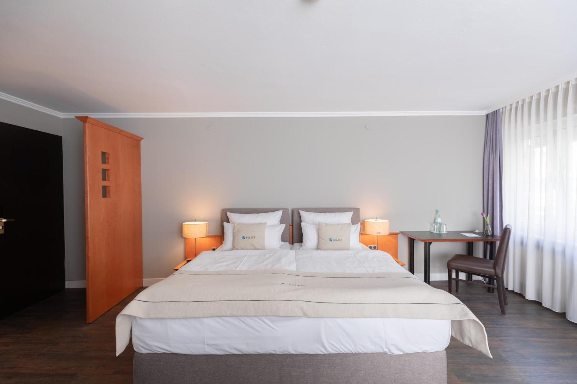 Select Hotel FDH Стая снимка